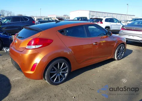 2013 Hyundai Veloster Base W/Black z USA, uszkodzony, nr VIN KMHTC6AD5DU137647